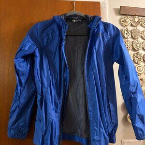 The Northface raincoat: boys size L, blue